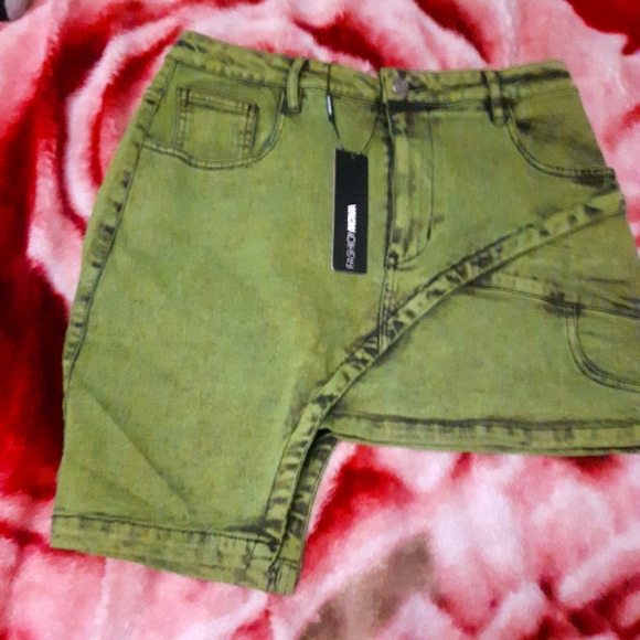 Stretchy mineral wash green denim skirt - Picture 4 of 6
